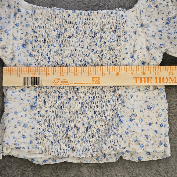 ASTR The Label Blue White Ditsy Floral Puff Sleeve Smocked Crop Top Small Whimsy - Picture 7 of 9